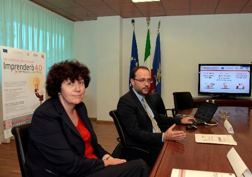 Loredana Panariti (Assessore regionale al Lavoro, Formazione, Istruzione, Pari opportunità, Politiche giovanili e Ricerca) e Andrea Giacomelli (direttore Consorzio Friuli Formazione) alla presentazione di Imprenderò 4.0 – Udine 16/07/2014